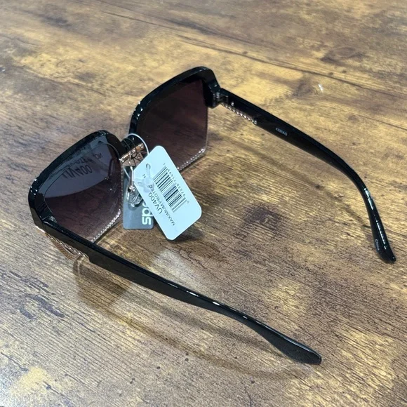 Chic Black and Gold Sunglasses - Picture 2 of 2